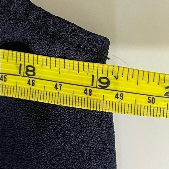 Forever 21 sz med navy top-blouse buttons shoulder accent - Picture 4 of 10